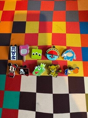 Assorted Disney Cartoon Character Pins - lot of 10